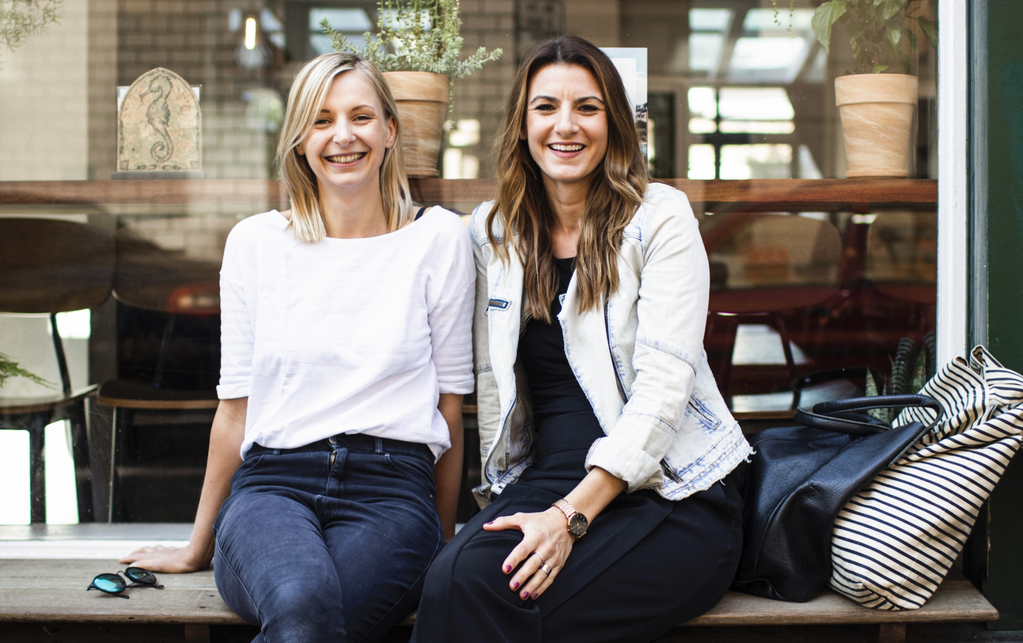 MamaMeeting_Juliane-und-Sarah_sitting.jpg